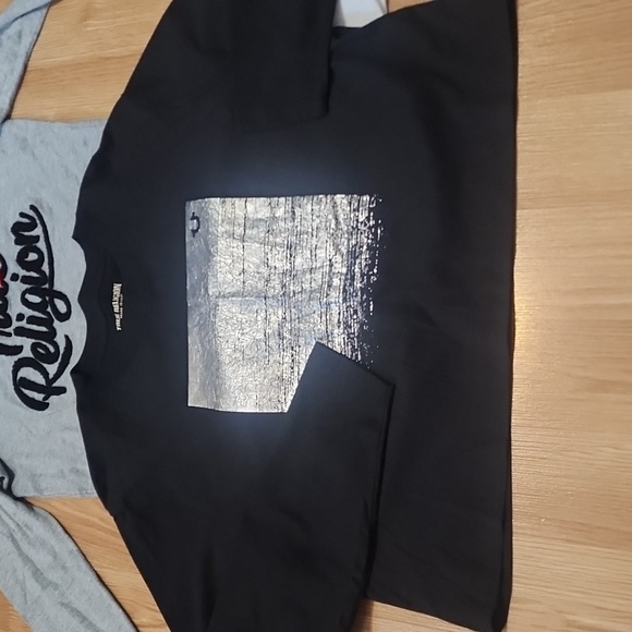True Religion Long sleeve Crop bundle - Picture 3 of 4